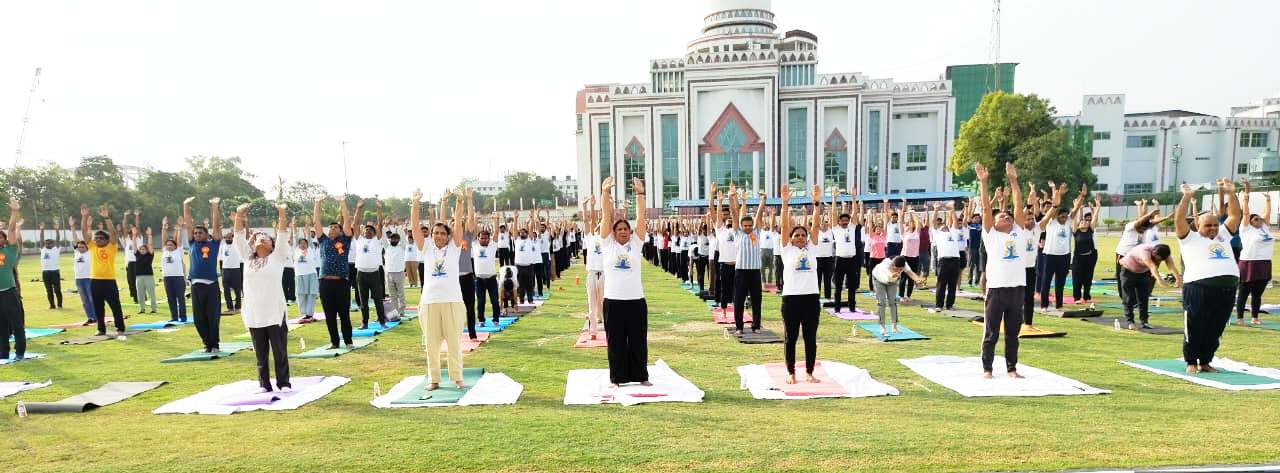 गोलियों से इलाज करने वाले चिकित्सकों ने कहा, अच्छा स्वास्थ्य योगा से होगा